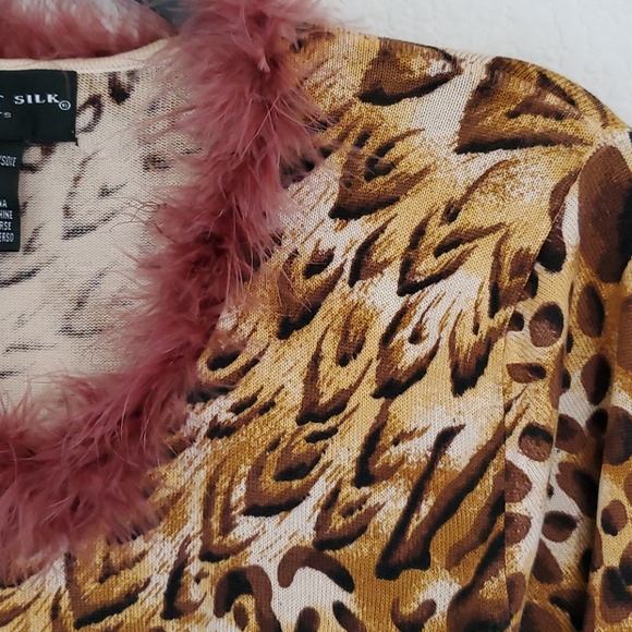 AUGUST SILK Animal print faux feather detail sweater Lg mob wives - Picture 2 of 7